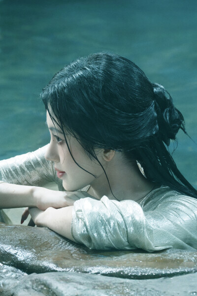 月鳞绮纪 鞠婧祎∣露芜衣