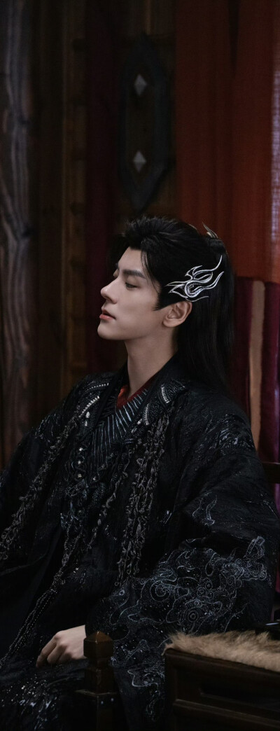 魏哲鸣《白日提灯》晏柯