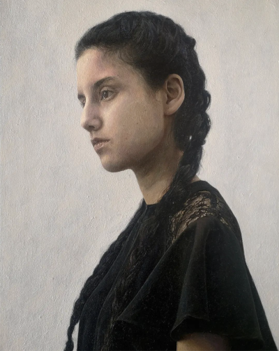 马科斯·雷伊（西班牙）是一位自学成才的现实主义／超现实主义画家，其作品融合细致的人像描写与象征性意象，以及对光线、质感与瞬间情绪的敏锐刻画。