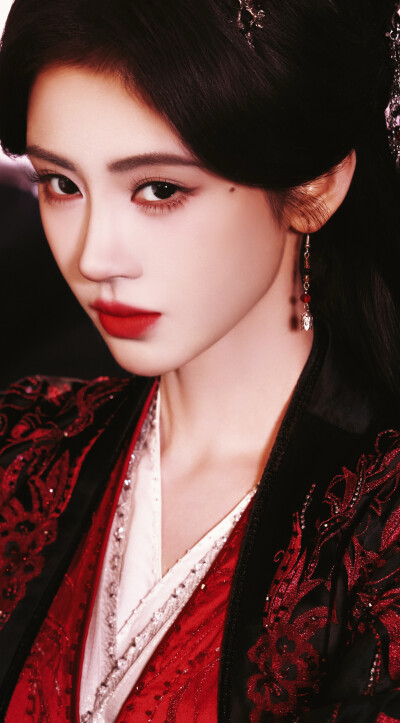 鞠婧祎《月鳞绮纪》露芜衣