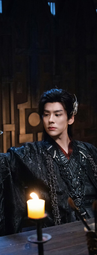 魏哲鸣《白日提灯》晏柯