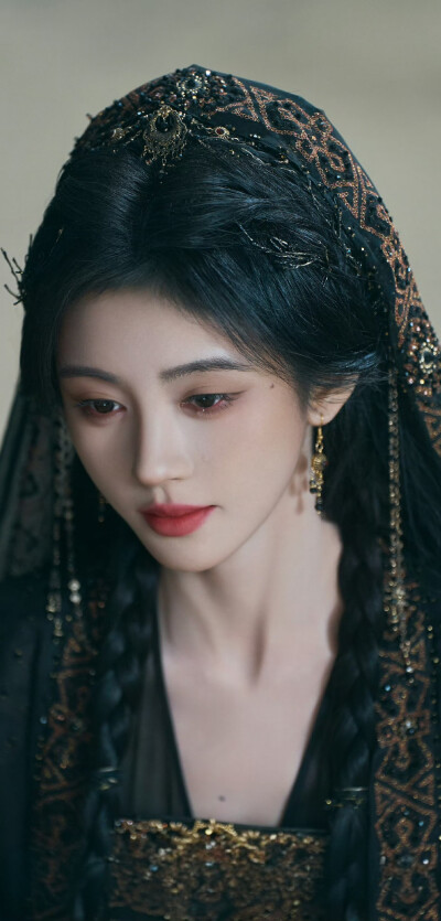 鞠婧祎《月鳞绮纪》露芜衣