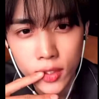 截的跟脸贴一样，不知道啥意思