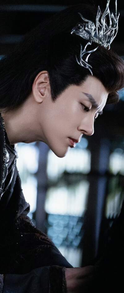 魏哲鸣《白日提灯》晏柯