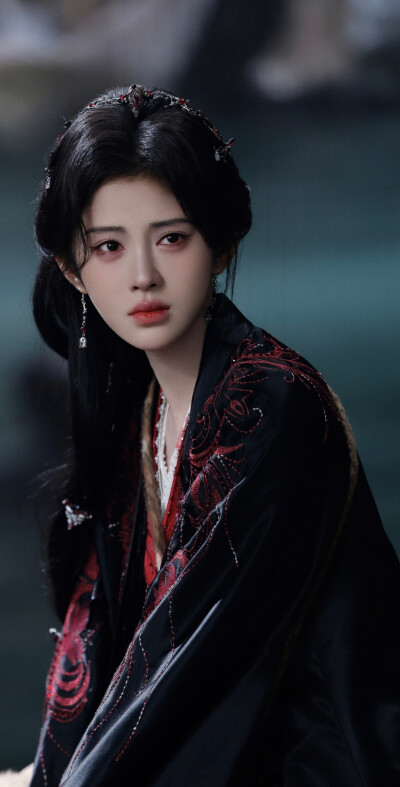 鞠婧祎《月鳞绮纪》露芜衣