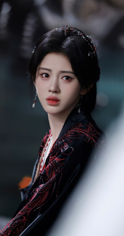 鞠婧祎《月鳞绮纪》露芜衣