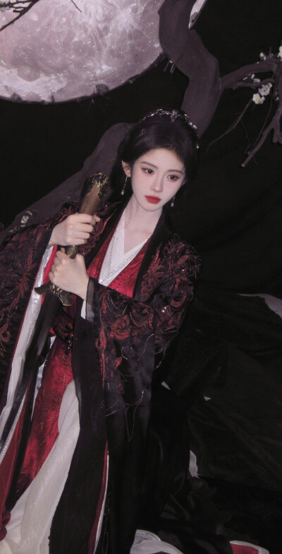 鞠婧祎《月鳞绮纪》露芜衣