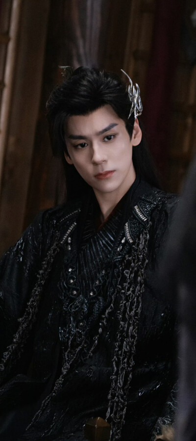 魏哲鸣《白日提灯》晏柯