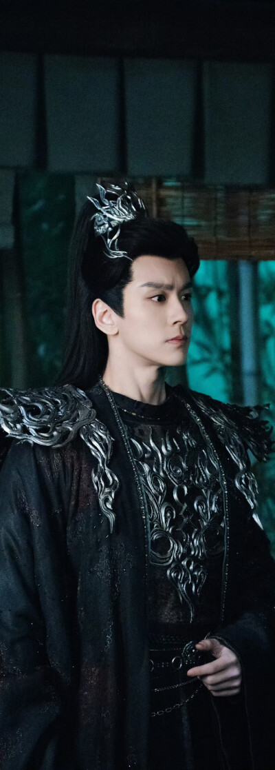 魏哲鸣《白日提灯》晏柯