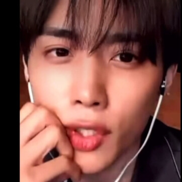 截的跟脸贴一样，不知道啥意思