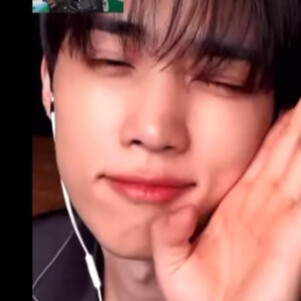 截的跟脸贴一样，不知道啥意思