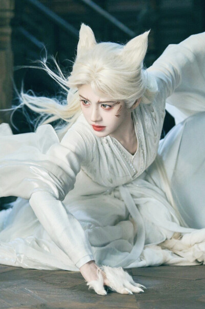 月鳞绮纪 鞠婧祎∣露芜衣