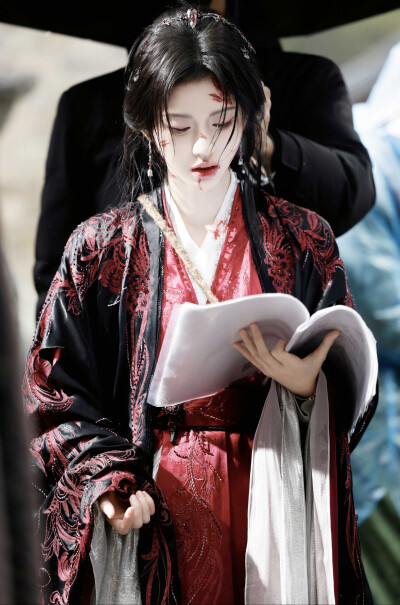 月鳞绮纪 鞠婧祎∣露芜衣