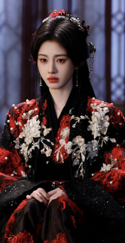 鞠婧祎《月鳞绮纪》露芜衣