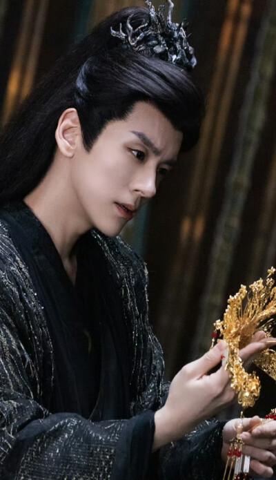 魏哲鸣《白日提灯》晏柯