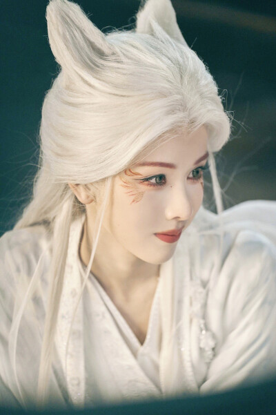 月鳞绮纪 陈都灵∣雾妄言