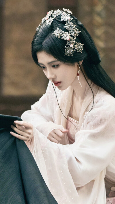 月鳞绮纪 鞠婧祎∣露芜衣