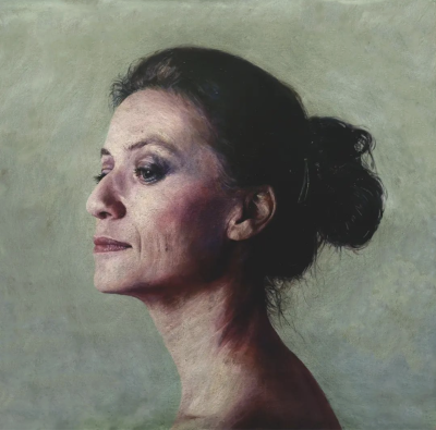 马科斯·雷伊（西班牙）是一位自学成才的现实主义／超现实主义画家，其作品融合细致的人像描写与象征性意象，以及对光线、质感与瞬间情绪的敏锐刻画。