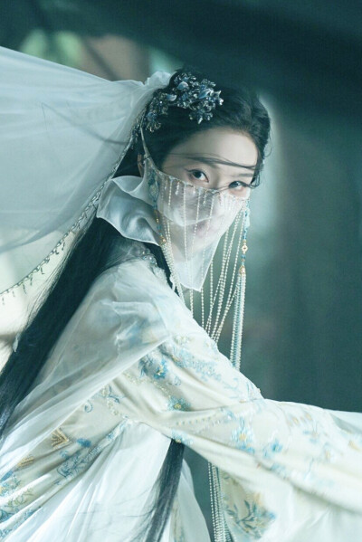 月鳞绮纪 陈都灵∣雾妄言