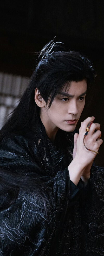 魏哲鸣《白日提灯》晏柯