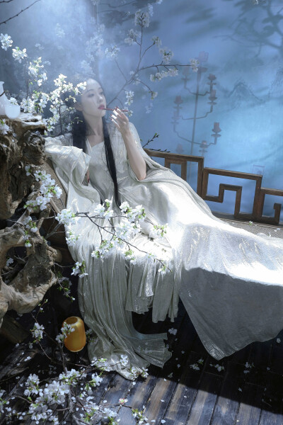 月鳞绮纪 陈都灵∣雾妄言