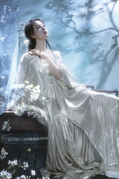 月鳞绮纪 陈都灵∣雾妄言