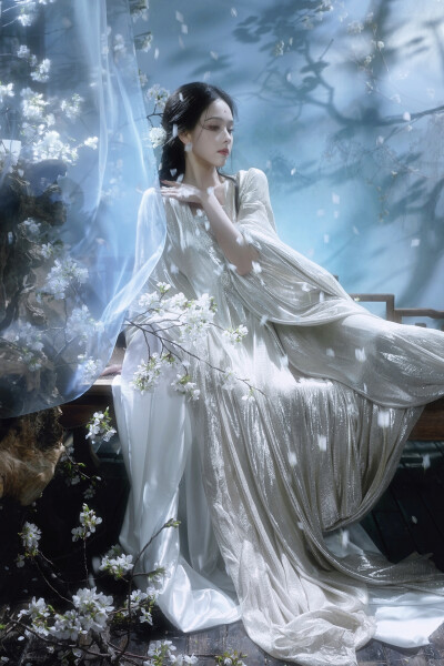 月鳞绮纪 陈都灵∣雾妄言