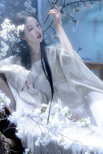 月鳞绮纪 陈都灵∣雾妄言