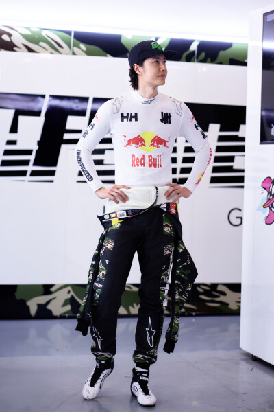 YIBO-OFFICIAL：
#85RACING#
「比赛日 DAY 2」
掌控节奏，疾驰有度，进无止境！
85号车组在2026 CHINA GT揭幕战顺利完赛，下次再赛！@王一博·YIBO ​​​