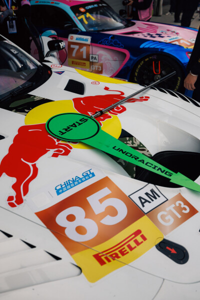 YIBO-OFFICIAL：
#85RACING#
「比赛日 DAY 2」
掌控节奏，疾驰有度，进无止境！
85号车组在2026 CHINA GT揭幕战顺利完赛，下次再赛！@王一博·YIBO ​​​