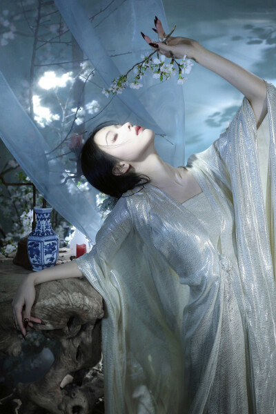 月鳞绮纪 陈都灵∣雾妄言