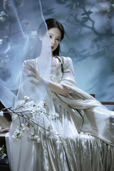 月鳞绮纪 陈都灵∣雾妄言