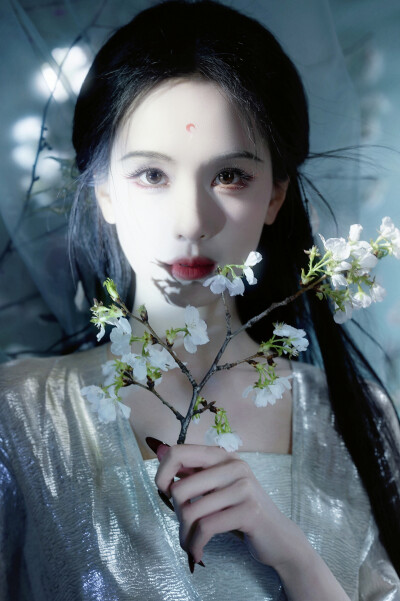 月鳞绮纪 陈都灵∣雾妄言