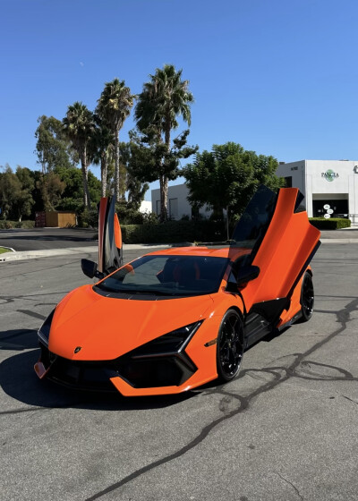 Lamborghini Revuelto