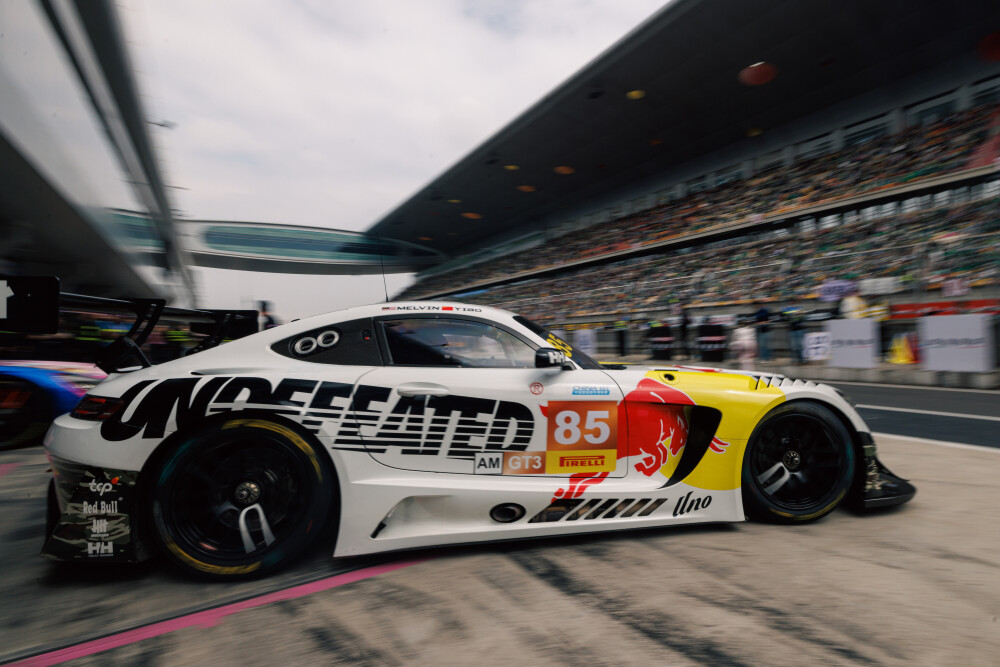 YIBO-OFFICIAL：
#85RACING#
「比赛日 DAY 2」
掌控节奏，疾驰有度，进无止境！
85号车组在2026 CHINA GT揭幕战顺利完赛，下次再赛！@王一博·YIBO ​​​