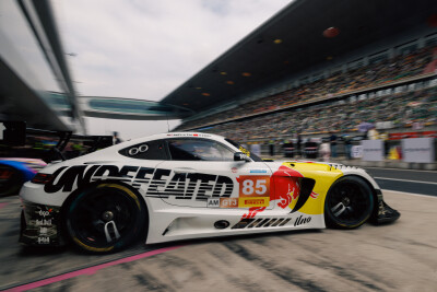 YIBO-OFFICIAL：
#85RACING#
「比赛日 DAY 2」
掌控节奏，疾驰有度，进无止境！
85号车组在2026 CHINA GT揭幕战顺利完赛，下次再赛！@王一博·YIBO ​​​