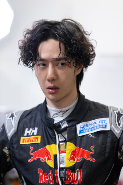 YIBO-OFFICIAL：
#85RACING#
「比赛日 DAY 2」
掌控节奏，疾驰有度，进无止境！
85号车组在2026 CHINA GT揭幕战顺利完赛，下次再赛！@王一博·YIBO ​​​