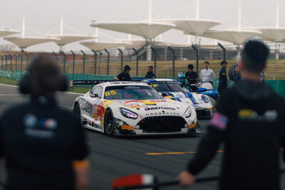 YIBO-OFFICIAL：
#85RACING#
「比赛日 DAY 2」
掌控节奏，疾驰有度，进无止境！
85号车组在2026 CHINA GT揭幕战顺利完赛，下次再赛！@王一博·YIBO ​​​