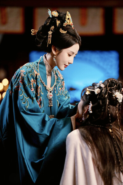 穿成极品婆母，带儿媳拳打渣男 黄云云∣沈念初