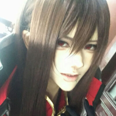 我喜欢为我舍弃自尊跪在地上哭泣的女孩