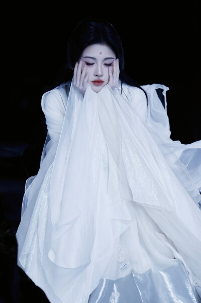 月鳞绮纪 鞠婧祎∣露芜衣