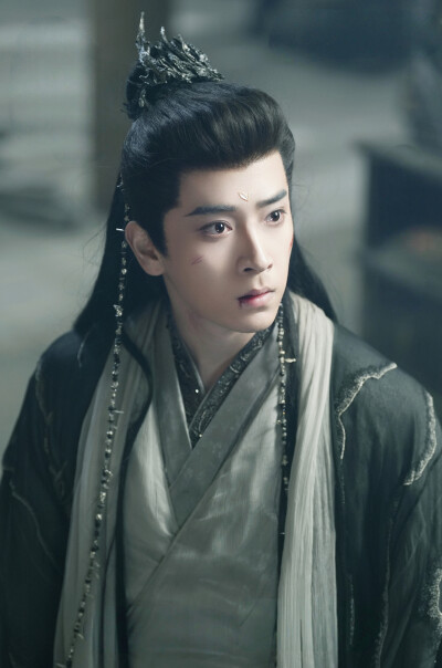 月鳞绮纪 陈若轩∣墨云叹