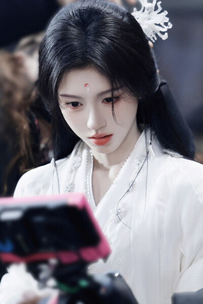 月鳞绮纪 鞠婧祎∣露芜衣