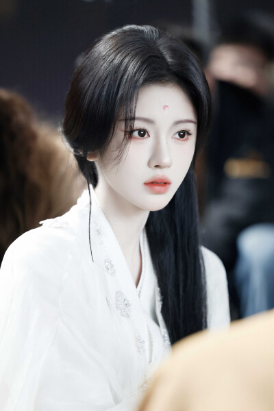 月鳞绮纪 鞠婧祎∣露芜衣