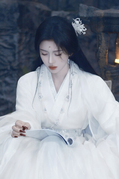 月鳞绮纪 鞠婧祎∣露芜衣