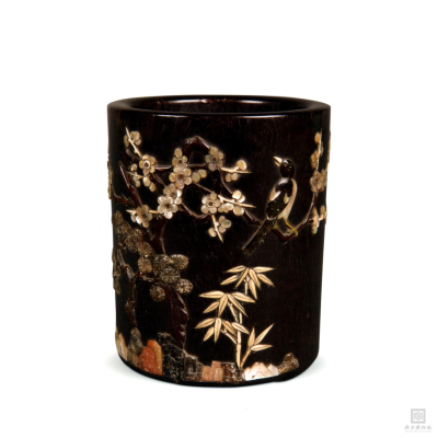清中期 紫檀嵌百宝花鸟图笔筒
南京博物院藏
