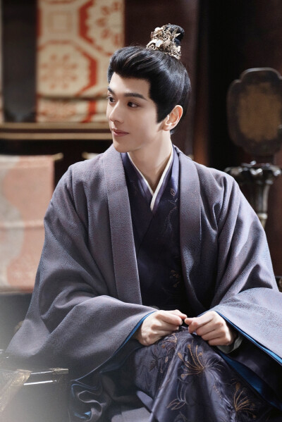 月鳞绮纪 左宸易∣韦卿