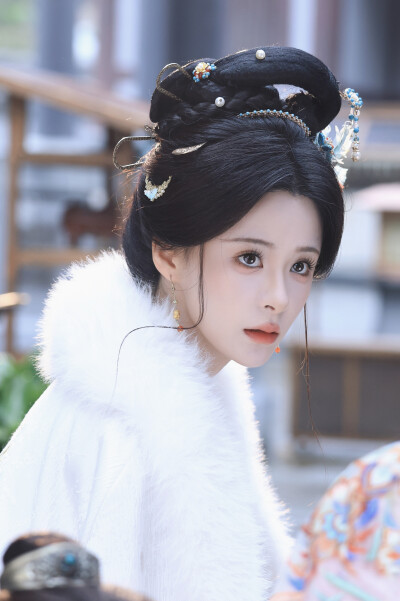 抱新郎 孟娜∣黄柳