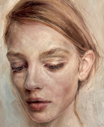 安娜丽莎·阿万奇尼是一位意大利的当代具象画家（1973）。她的作品主要为人物／肖像绘画，以油画材质见长。她以细腻而富有情感的肖像作品闻名，擅长通过光线、表情与色调的微妙变化揭示人物的内心世界。安娜丽莎的绘…