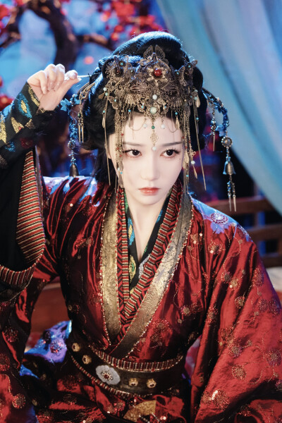 龙榻换人，我和假皇帝共享江山 岳雨婷∣苏鹂